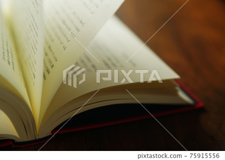Turn a book on a bright background 75915556