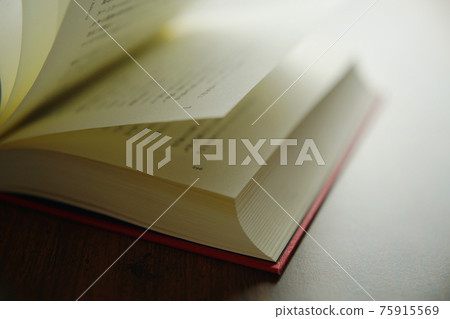 Turn a book on a bright background 75915569