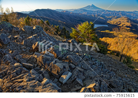Mt. Fuji in the morning seen from Mt. Daibosatsu and Thunder Rock 75915615