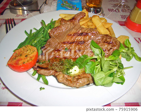 希臘牛排配大量肉汁 希臘牛排配大量肉汁 75915906
