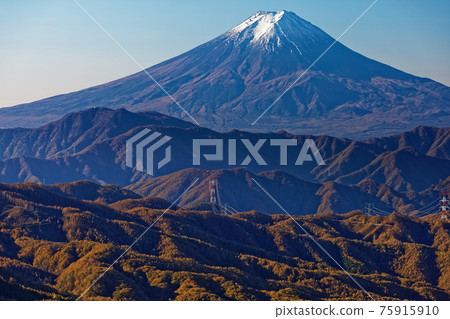 從菩薩山脊看富士山和紅葉山 從菩薩山脊看富士山和紅葉山 75915910
