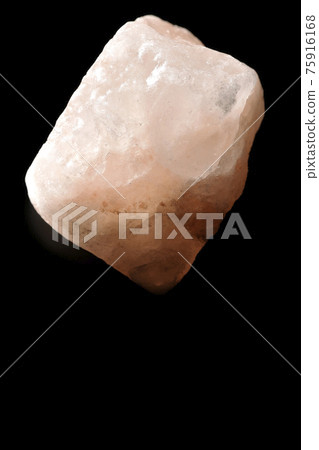 Photographed a mass of pink rock salt on a black background 75916168