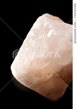 Photographed a mass of pink rock salt on a black background 75916169