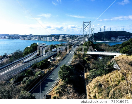 關門橋和關門海峽的風景 關門橋和關門海峽的風景 75916671