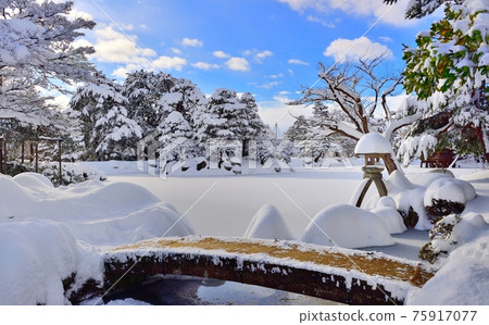 Snow scene of Kenrokuen Snow scene of Kenrokuen 75917077