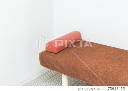Osteopathic clinic treatment bed massage 75918455
