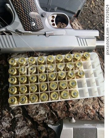 美國槍支協會 / 自動手槍和子彈 75919824