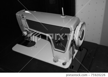 Retro foot-operated sewing machine 75920226