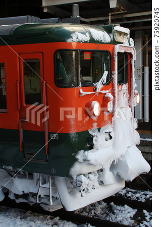 冬季北信濃線115系列車(長野站) 冬季北信濃線115系列車(長野站) 75920745