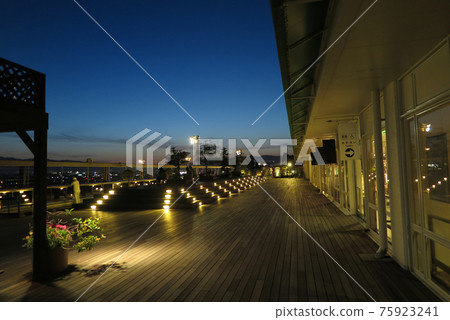 Observation deck at Osaka International Airport (after sunset) Observation deck at Osaka International Airport (after sunset) 75923241