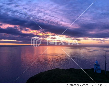 Purple and orange contrast sky and sea Purple and orange contrast sky and sea 75923402