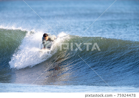 A man surfing in the Shonan sea 75924478