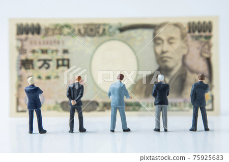 A businessman standing in front of a 10,000 yen note 75925683