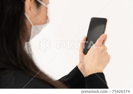 手頭的女商人智能手機面具 75926374