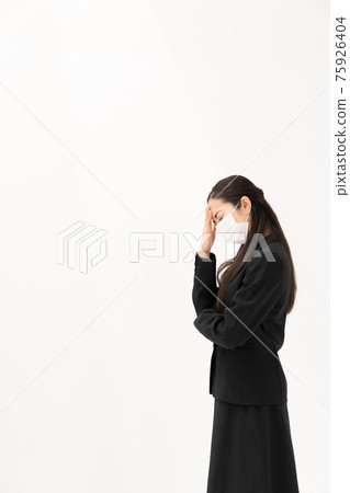 Middle female unwell mask Middle female unwell mask 75926404