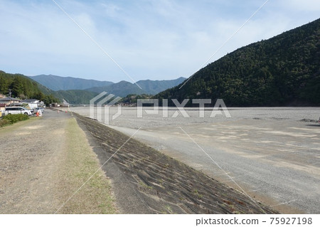 從大湯原巴士站看到的熊野川 75927198