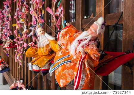 Old townscape of Arimatsu with Hina dolls <Nagoya City, Aichi Prefecture> Old townscape of Arimatsu with Hina dolls <Nagoya City, Aichi Prefecture> 75927344