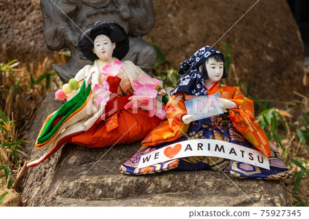 Old townscape of Arimatsu with Hina dolls <Nagoya City, Aichi Prefecture> Old townscape of Arimatsu with Hina dolls <Nagoya City, Aichi Prefecture> 75927345