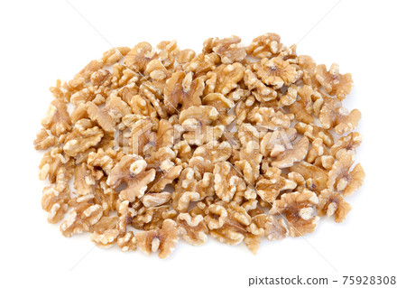 用於糖果配料和麵包製作的生核桃 [白色背景] 75928308