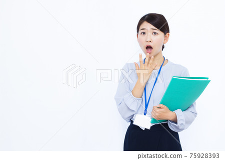 30多歲的女商人辦公室休閒 75928393