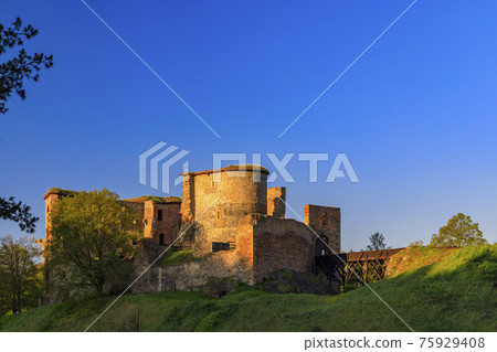 Ruins of Krakovec castle in Central Bohemia, Czech Republic Ruins of Krakovec castle in Central Bohemia, Czech Republic 75929408