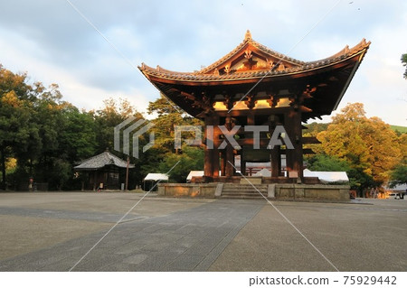 黃昏與東大寺鐘樓 黃昏與東大寺鐘樓 75929442