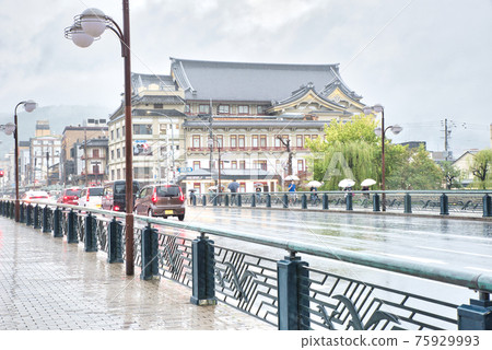 [京都] 9 月 · 只園四條下雨的城市景觀 75929993