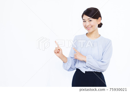 30 年代的女商人指著 75930021