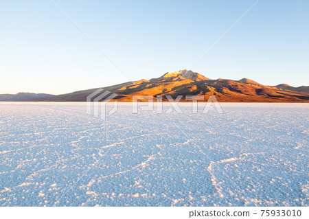 Salar de Uyuni,Cerro Tunupa view 75933010
