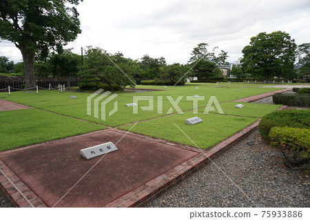 Ninomaru of Matsumoto Castle, which has been restored to a flat surface Ninomaru of Matsumoto Castle, which has been restored to a flat surface 75933886
