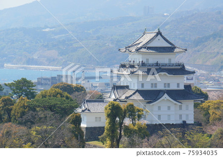 Minaka Odawara Observatory Odawara Castle seen from the footbath garden 75934035