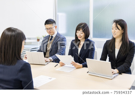 Job hunting interview, interview image 75934337