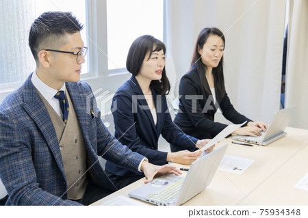Job hunting interview, interview image 75934348