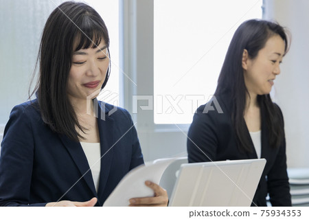 Job hunting interview, interview image 75934353