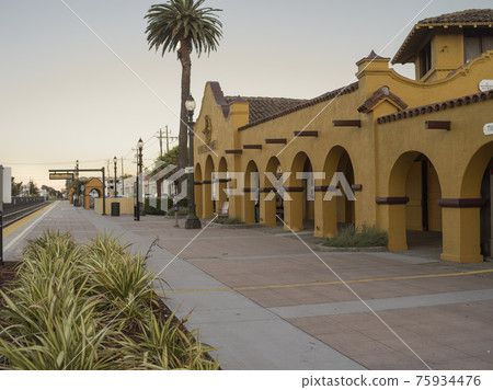 Burlingame 75934476