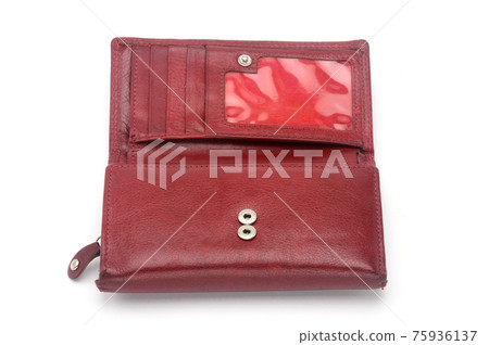 Purse on a white background.Porte-monnaie 75936137