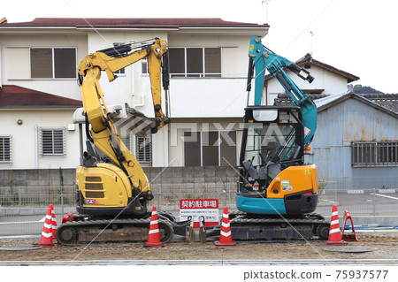 Demolition work site 75937577