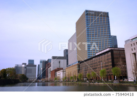 Hibiya Building and Hibiya Moat 75940418