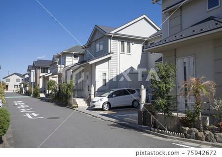Quiet new residential area, new two-story home, 75942672
