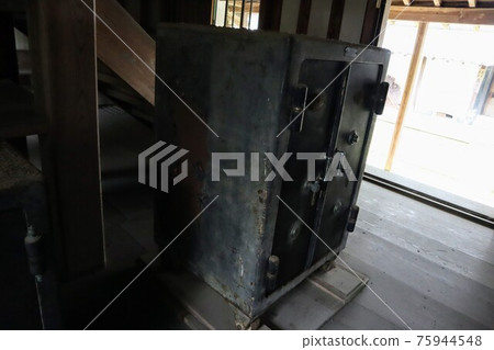 Close-up of an old Japanese safe Sasagawa Residence in Niigata City, Niigata Prefecture 75944548