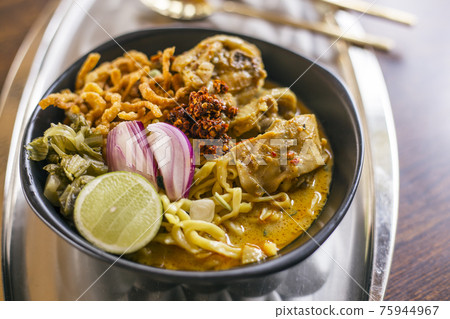 Khao soy a famous northern Thai food 75944967