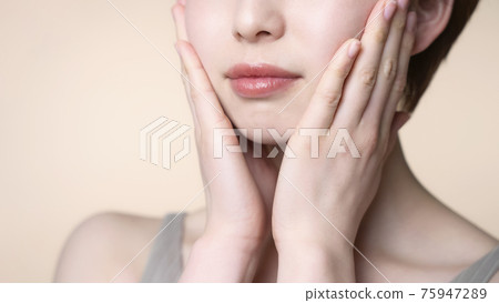 婦女的美麗形象護膚化妝品 75947289