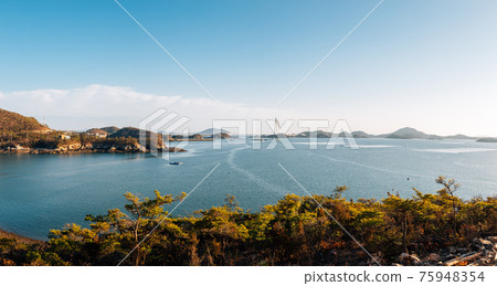 Panoramic view of Gogunsan Islands and sea in Gunsan, Korea Panoramic view of Gogunsan Islands and sea in Gunsan, Korea 75948354