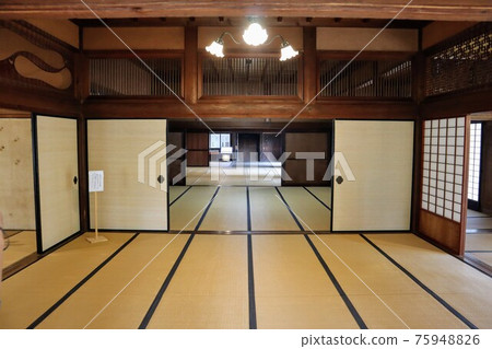 A large Japanese-style room in an old Japanese house, Sasagawa Residence, Niigata City, Niigata Prefecture A large Japanese-style room in an old Japanese house, Sasagawa Residence, Niigata City, Niigata Prefecture 75948826