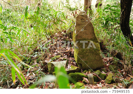 Shino Pass Katsuragi 28shuku No. 6 Sutra Mound 75949535