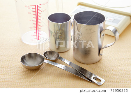 Various kitchen utensils for weighing 75950255