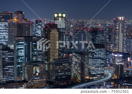 [大阪] 大阪市中心夜景（梅田藍天大廈） 75952301