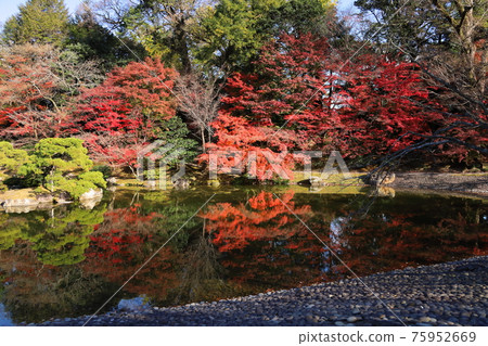 The quiet Sento Imperial Palace of the Corona 75952669