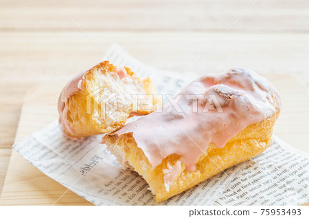 Strawberry Eclair 75953493