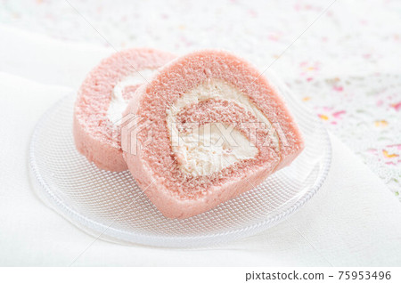 Strawberry roll cake Strawberry roll cake 75953496
